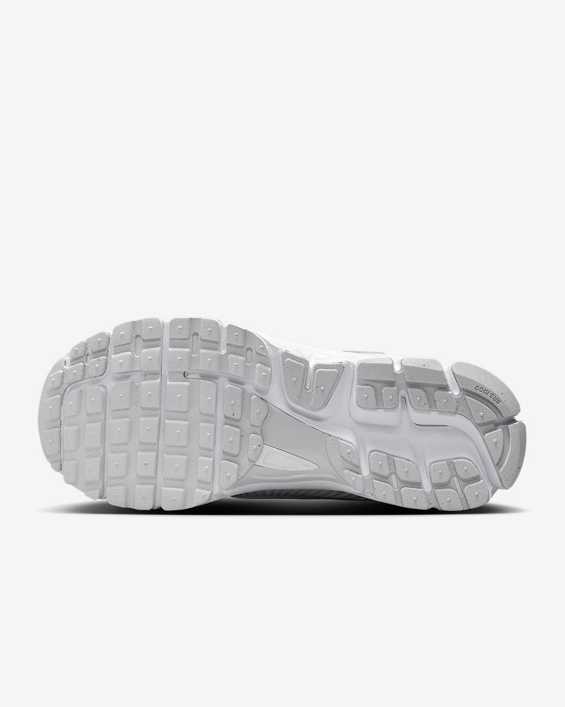 HF7723-100 Nike Women's Zoom Vomero 5 Chrome Toe (Women's)