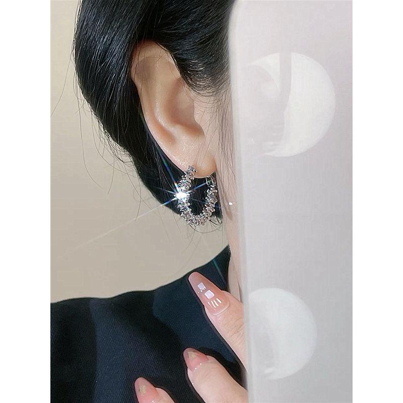 Gold Small Pieces of Silver Unique Hoop Earrings Female Special Interest Light Luxury Fancy Stud Earrings 2024 New Arrival Best Selling Earrings