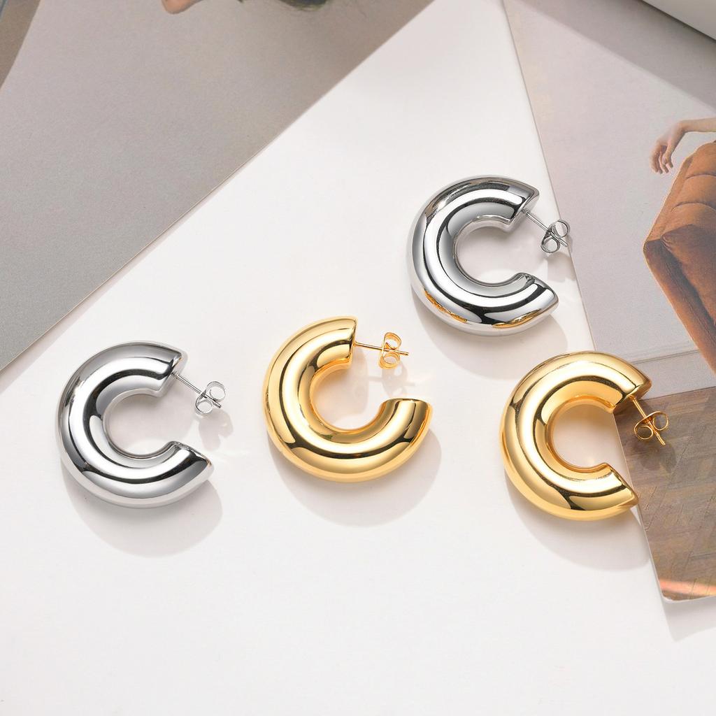 Orecchini alla moda in acciaio inossidabile lucidato scavati a forma di C Colore Acciaio Orecchini da Donna Gioielli di Moda