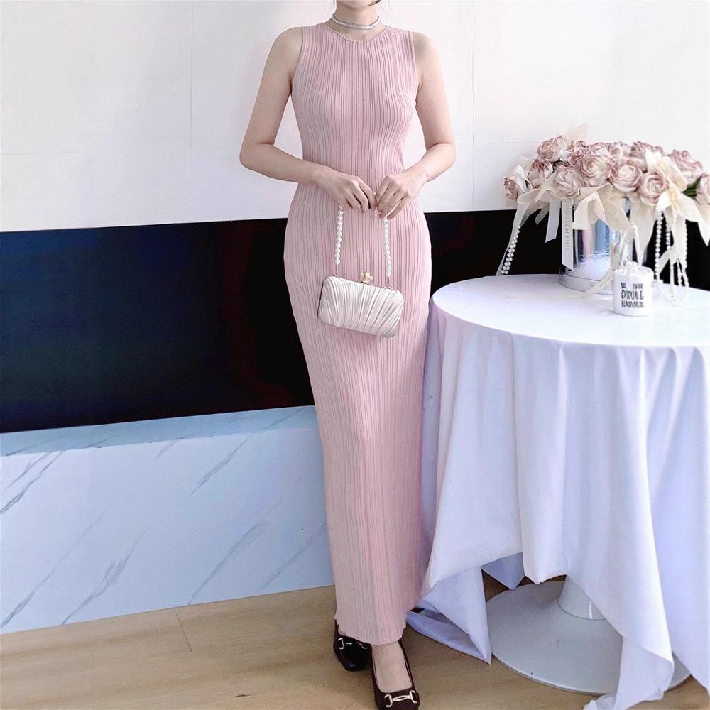 Warm as Yuxia's new sexy slim-fitting hip-wrapped long dress, pure desire texture, sleeveless waist-closed knitted dress for women
