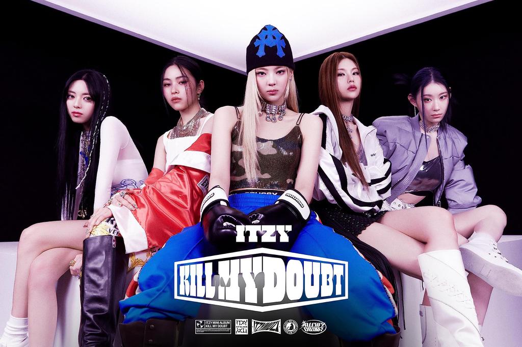 ITZY KILL MY DOUBT 7. Mini Album Kassett LIA Versjon Kassettdekorasjon Forseglet Etui+1 stk Kassett+Hefte+1 stk Fotokort+1 stk Klistremerke+Sporing