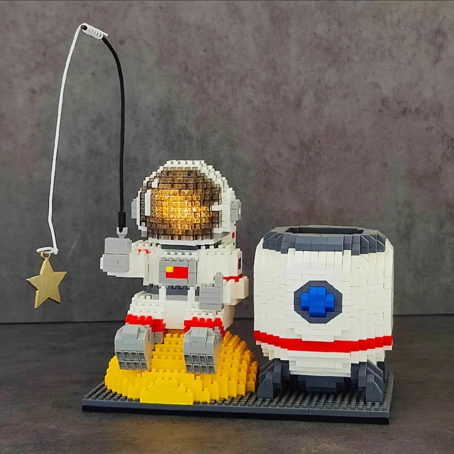 1588 Teile Astronauten-Bausteine Astronauten-Schreibtisch-Organizer Stifthalter Block-Sammlung