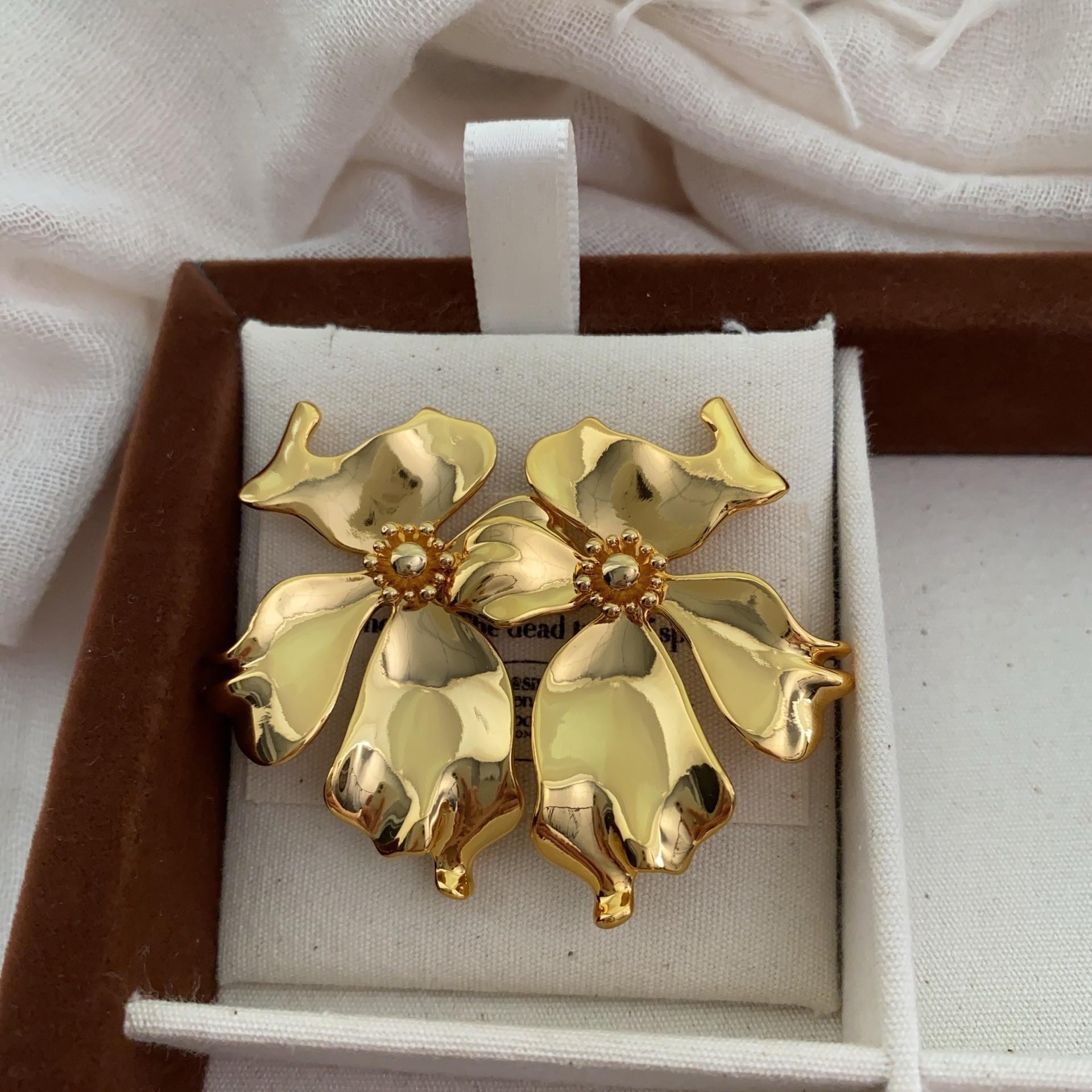 

Minimalist Metal Petal Stud Earrings Vintage Mirror Polished Earrings Prestige Earrings