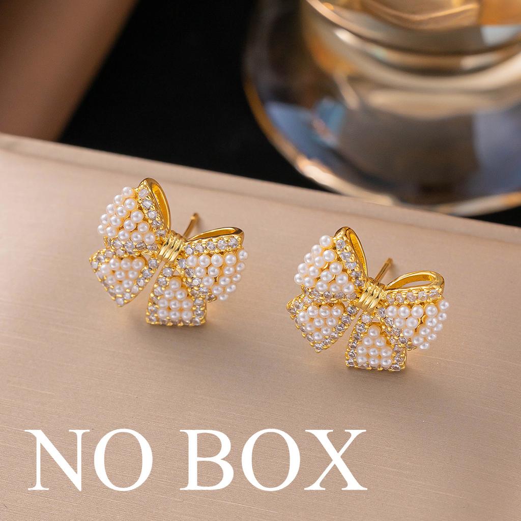 Geometric pendant necklaces and earrings are suitable for daily commuting and are a trendy, creative, simple, and elegant gift for friends and family