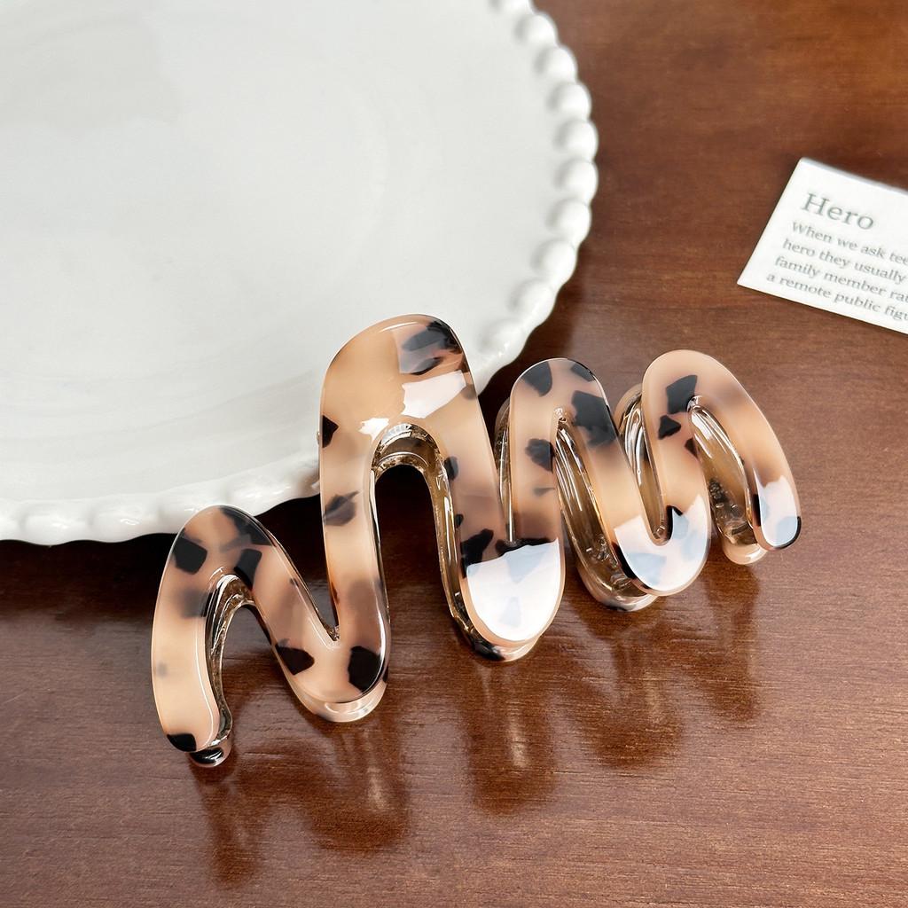 Vintage Inspired Acetate Shark Clip In Classic Tortoise Shell Design For Elegant Hairstyles