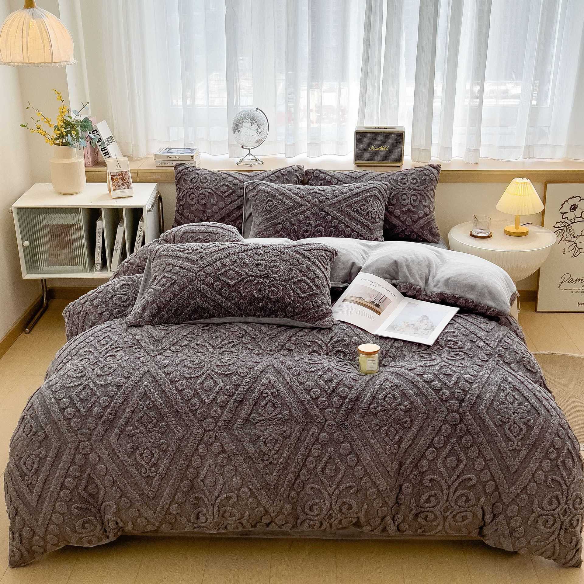 

Зимовий Потовщений Молочний Фліс Постільна Білизна Набір з Чотирьох Предметів Теплі Приємні до Шкіри Простирадла Підковдра Наволочка 1.5m/1.8m bed