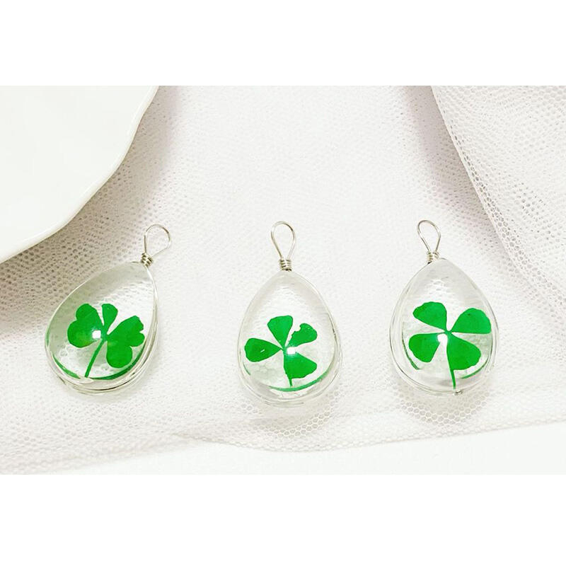 Lucky Pass Four-Leaf Clover Keychain Bag Accessory Keychain