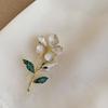 Kvinner Elegant blomsterform Brosje Emalje Overflate Pin Drakt Krage Sjal Skjerf Cardigan Badge Kostymetilbehør