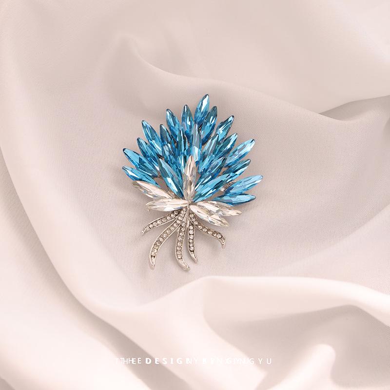 Broche Elegante de Pérola Dourada e Espiga de Trigo: Acessório Versátil e de Alta Qualidade para Mulheres