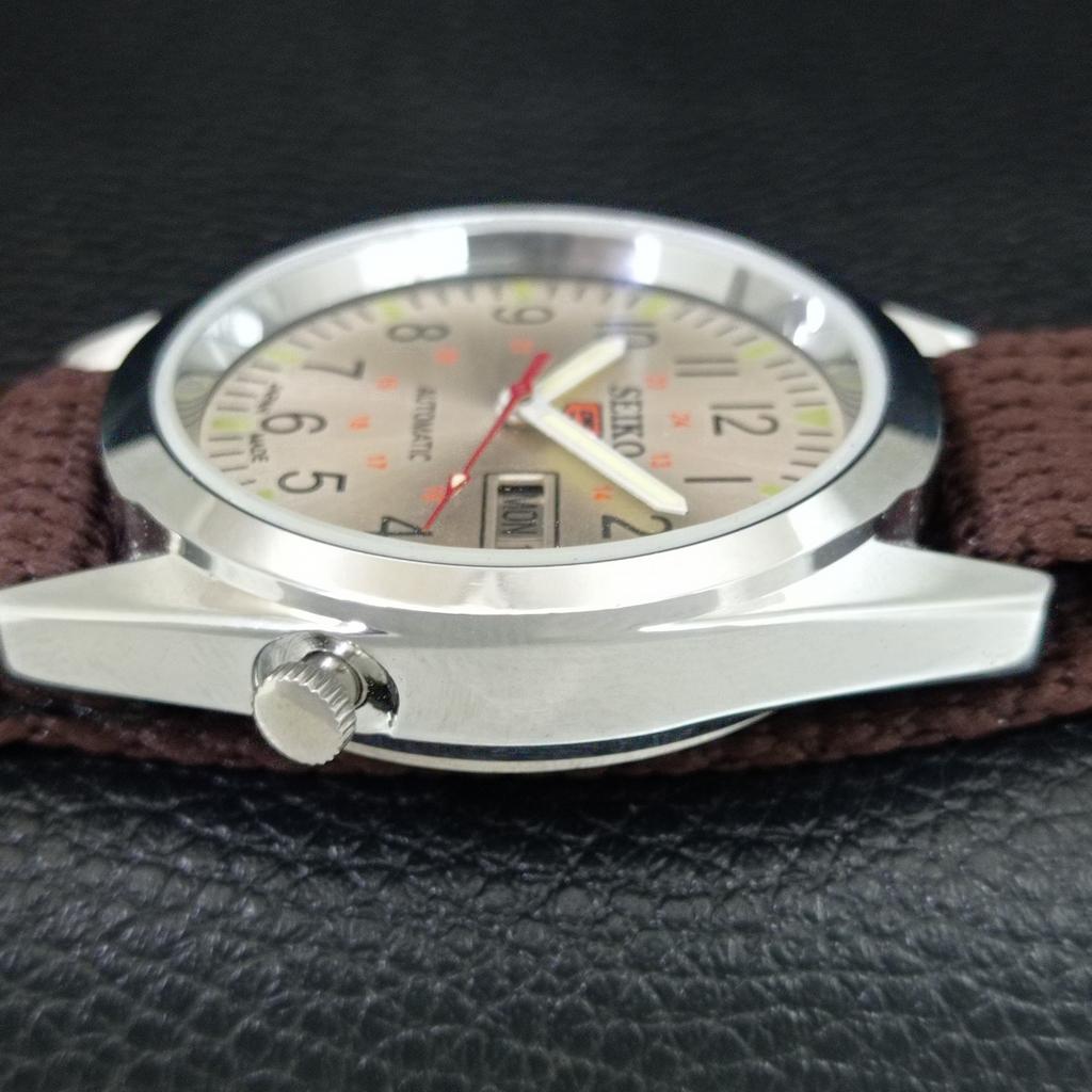 VINTAGE REFURBISHED SEIKO 5 AUTOMATIC JAPAN MENS SILVER DIAL WATCH a708575-1