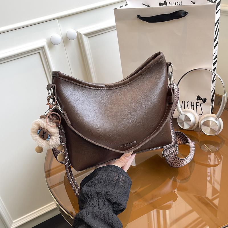 Retro handbag simple underarm bag women's new simple versatile commuter bag large-capacity shoulder bag
