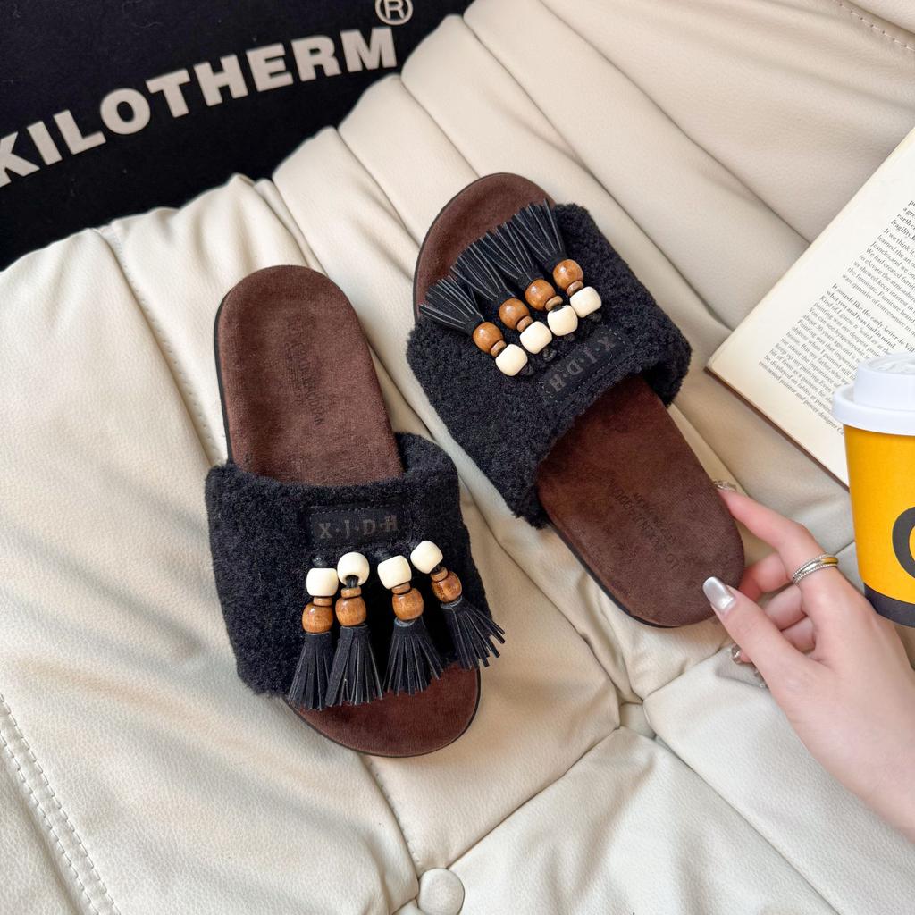 Nisch retro tofs ett ord fluffiga tofflor dam 2025 nya bekväma och lätta lata tofflor