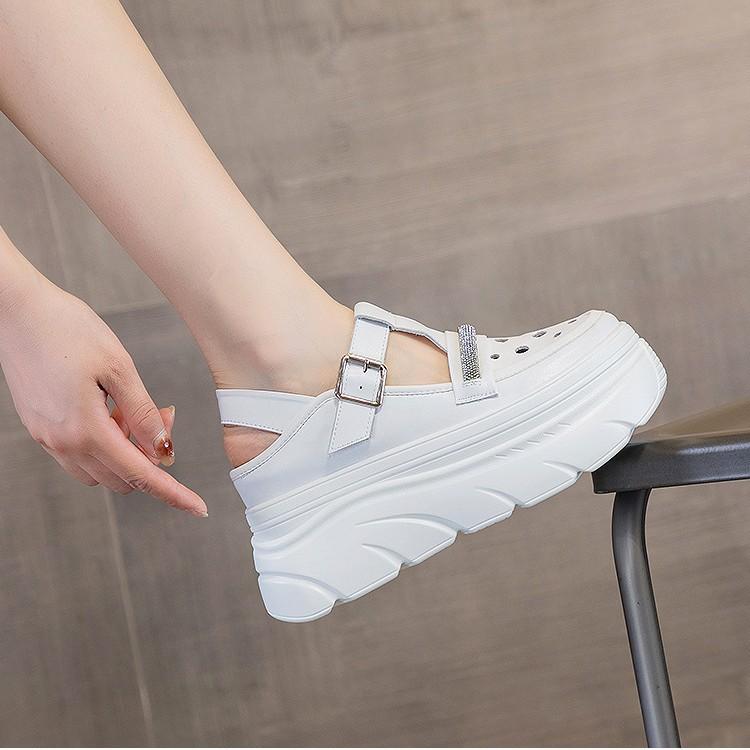 Römersandalen Damen Sommer neu dicksohliger Keilabsatz Freizeitschuhe Innenhöhenerhöhung graviert atmungsaktive Lochsandalen Damen 2025