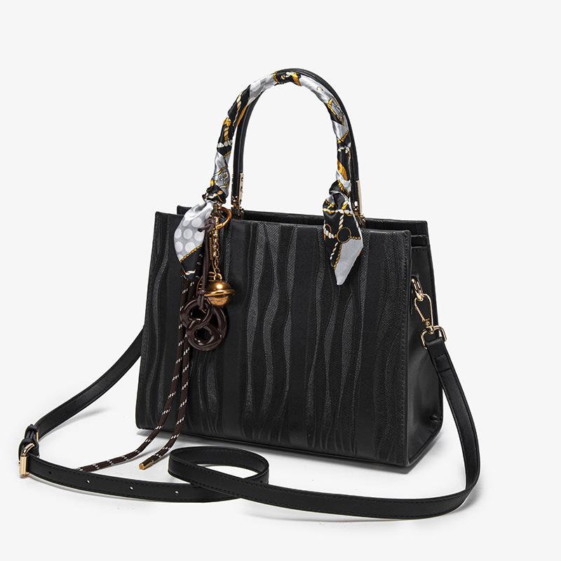 Large Capacity Commuter Women'S Bag Tote Bag Autumn And Winter High Sense Niche Retro Crossbody Shoulder Armpit Bag