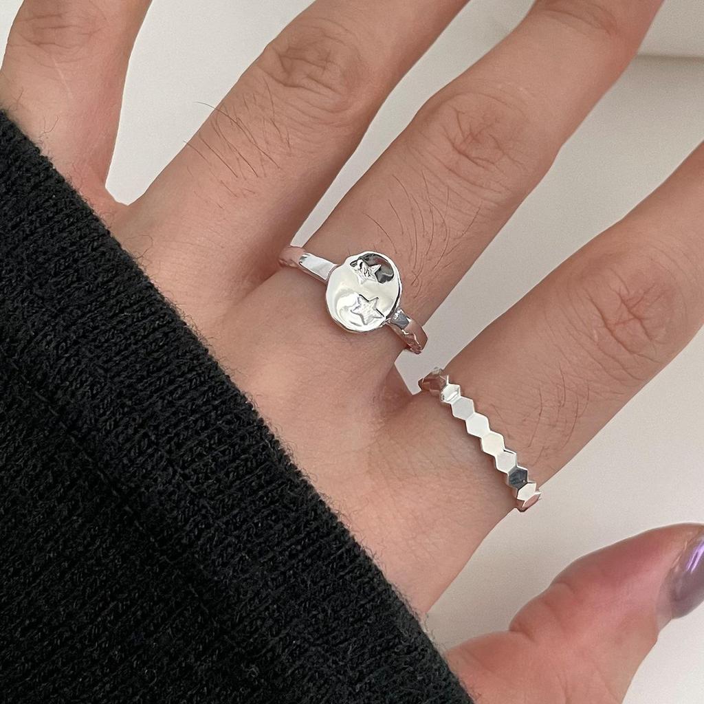 Chic Star Ring: Women's Adjustable Fashionable Open Ring with Versatile, Modern Design for Any Occasion