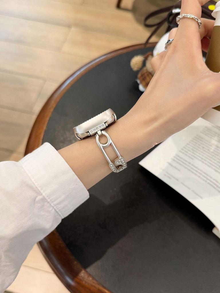 Compatible Strap for Huawei GT654, Fit4, Xiaomi 9Pro & Apple 11 - Hollow Inlaid Diamond Design