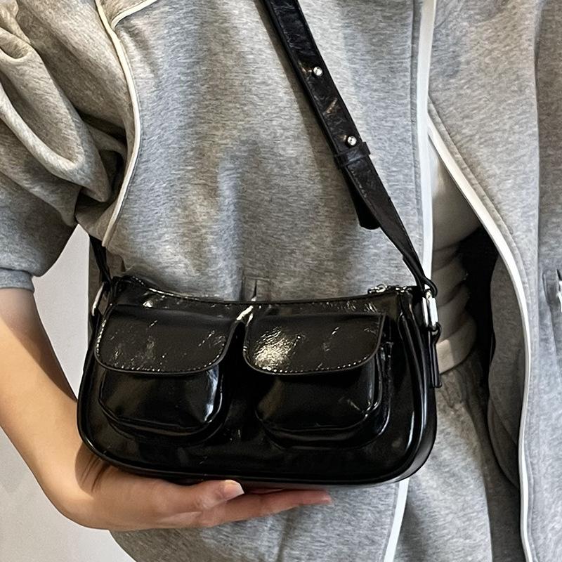 High-value simple shoulder underarm commuter bag women's 2025 summer new fashion messenger small square bag