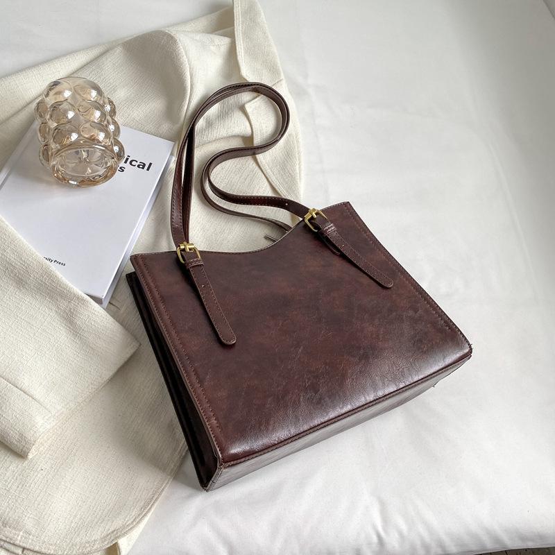 

Large-capacity bag women s autumn and winter new retro versatile simple shoulder bag tote bag коричневый