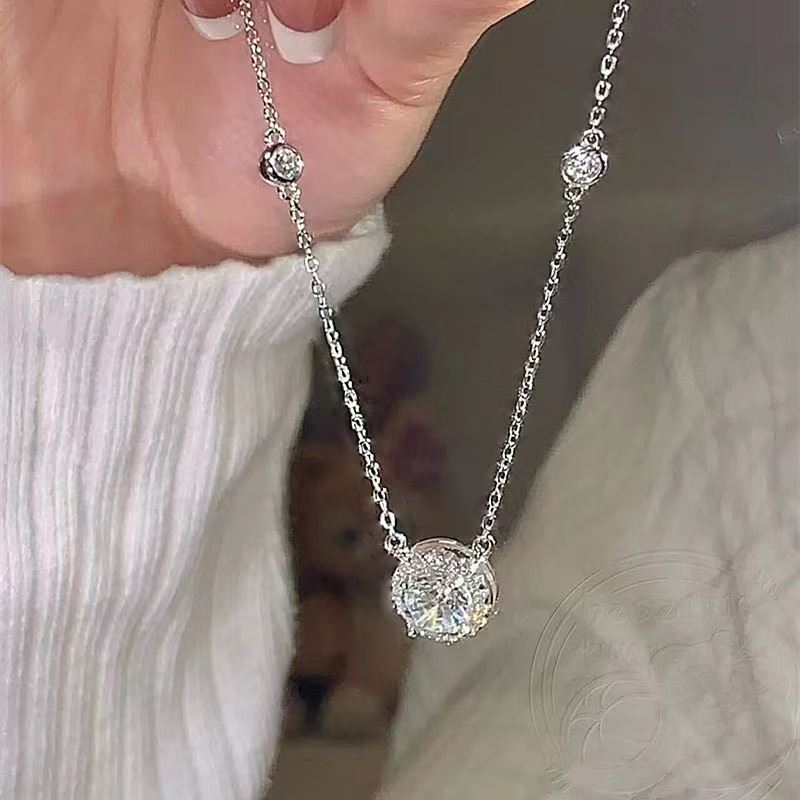 High sense light luxury single diamond necklace women's fashion commuting exquisite Internet celebrity star point small round diamond collarbone chain
