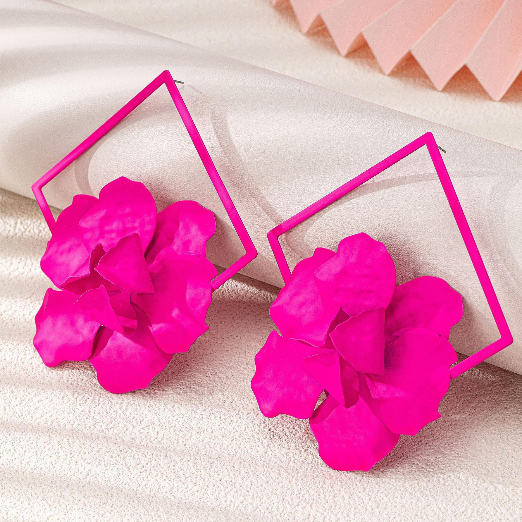 

Fashionable and exaggerated personality rose red big flower earrings розовый