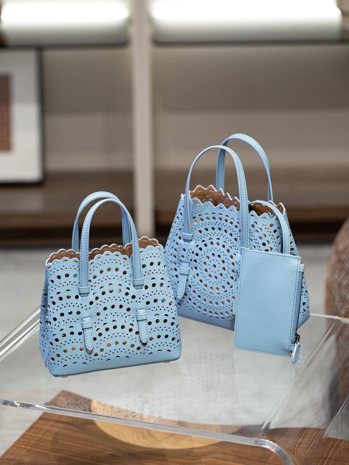 

2024 Резная кожаная сумка-тоут: Mina женская сумка-мессенджер из коровьей кожи с одним плечом и полой корзиной 20x18x10 CM: With gift box