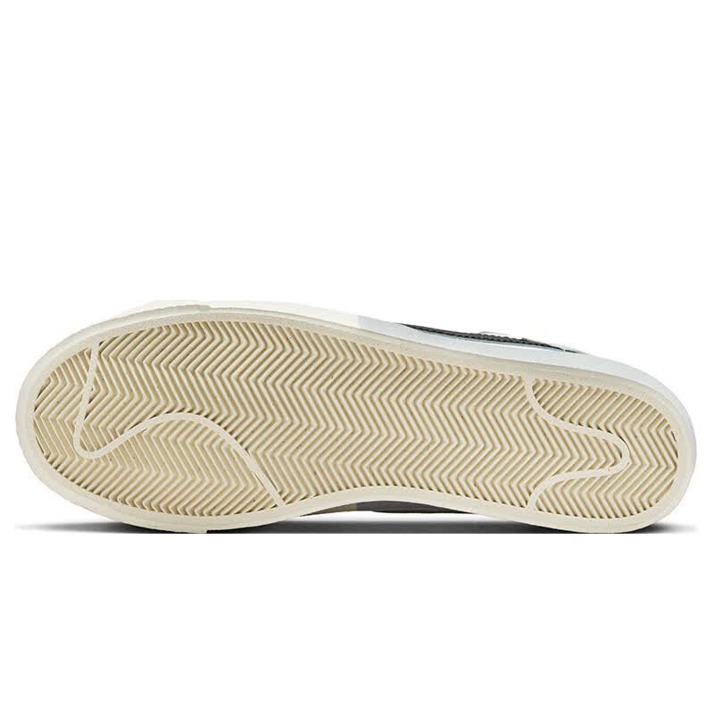 Nike Sports Skateboarding Shoes for Men, Retro BLAZER LOW Sneakers, DZ2544-100