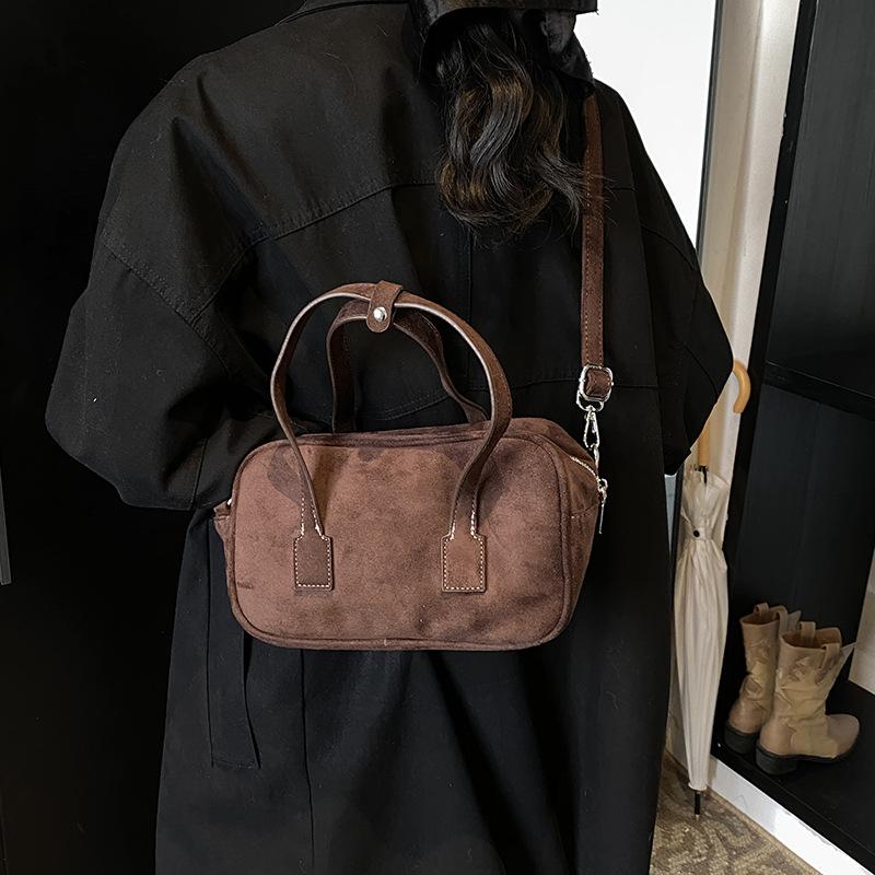 Retro Portable Bowling Bag Women's 2025 New Pillow Bag Large Capacity Simple Shoulder Oblique Span Bag