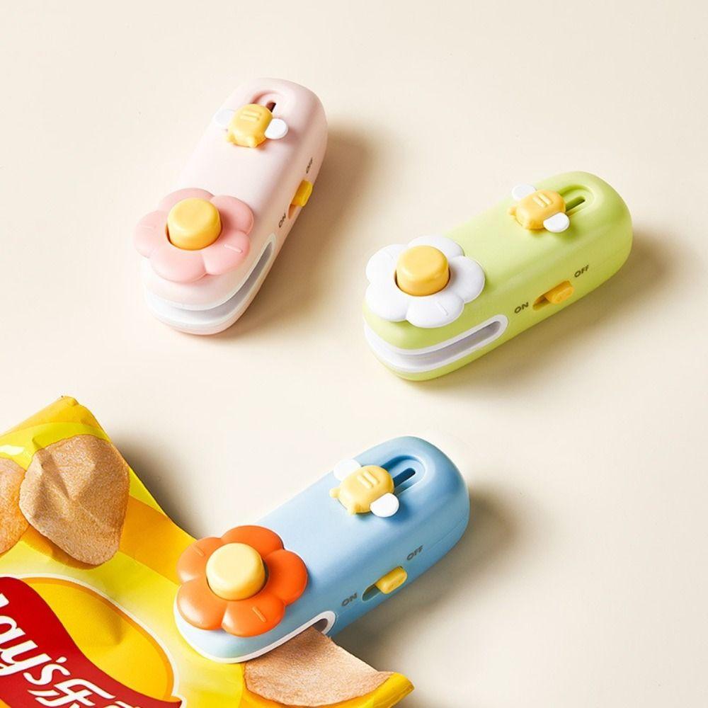 Handheld Heat Sealer Bottom Magnet Food Sealer Clip Portable Heat Vacuum Sealer  for Kitchen