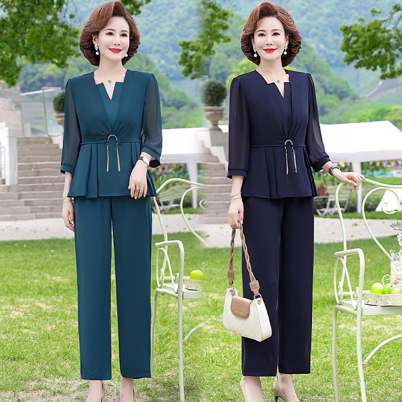 Elegant Spring Suit: Stylish Two-Piece Top Set for Middle-Aged and Elderly Women