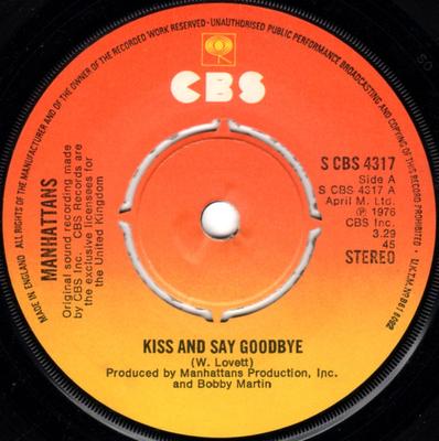 7-tums Skiva MANHATTANS - Kiss And Say Goodbye SCBS4317 CBS 1976 Storbritannien Soul/Funk Begagnad