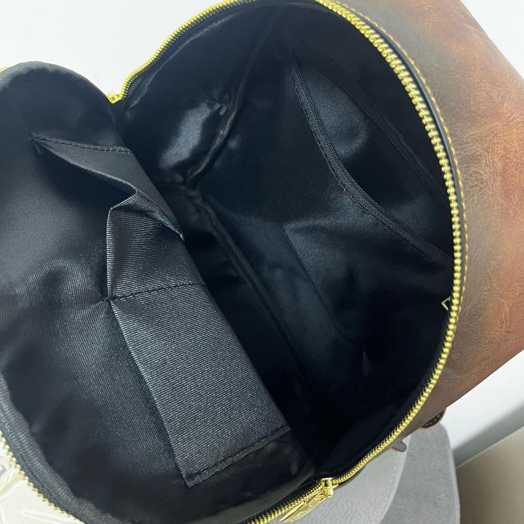 Vintage Embossed Women‘s Backpack Large Capacity Water-Resistant Chinese Style Backpacks Leather Travel Worker Commuter Rucksack
