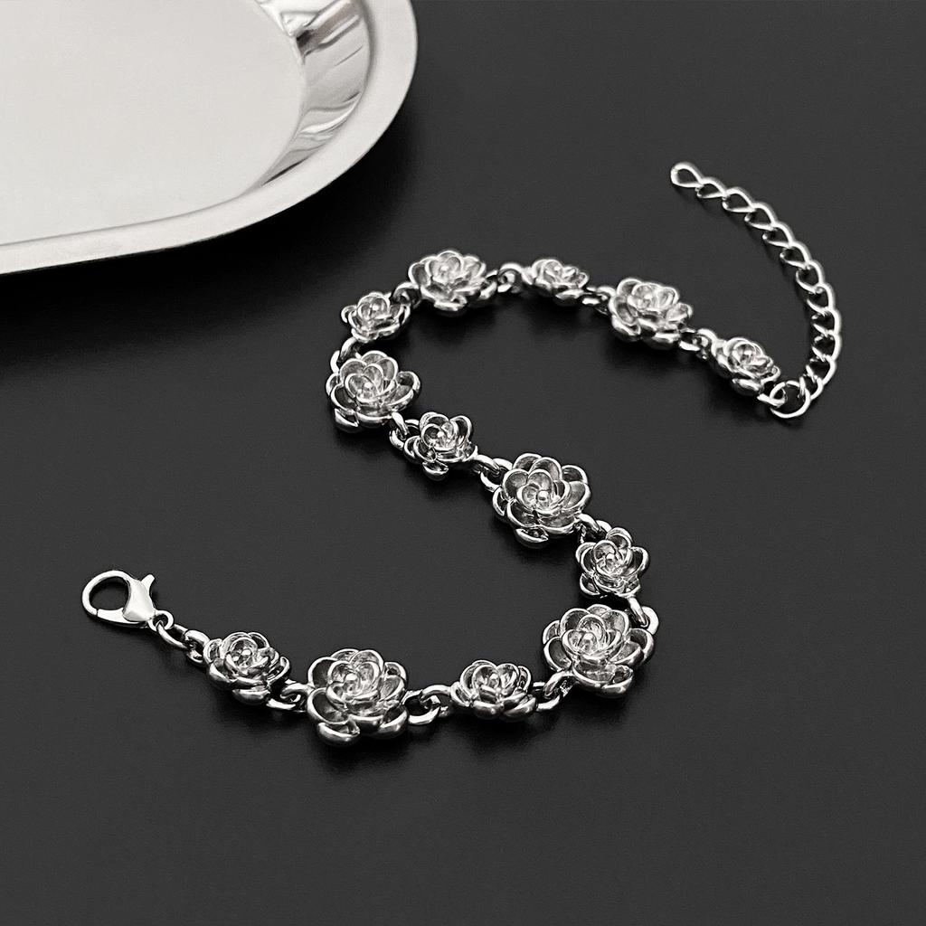 Vintage Armband med Rosblomma: Retroinspirerade, Eleganta Handsmycken