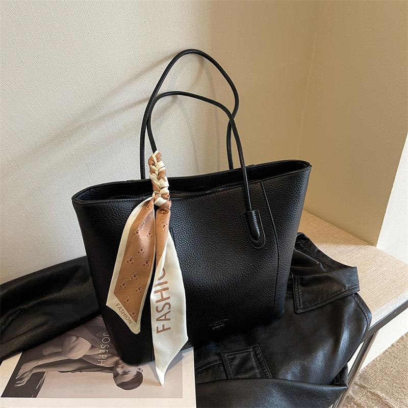 

Lychee pattern bucket bag crossbody autumn and winter high-end bag women s versatile texture large-capacity bag shoulder bag work commute чорний