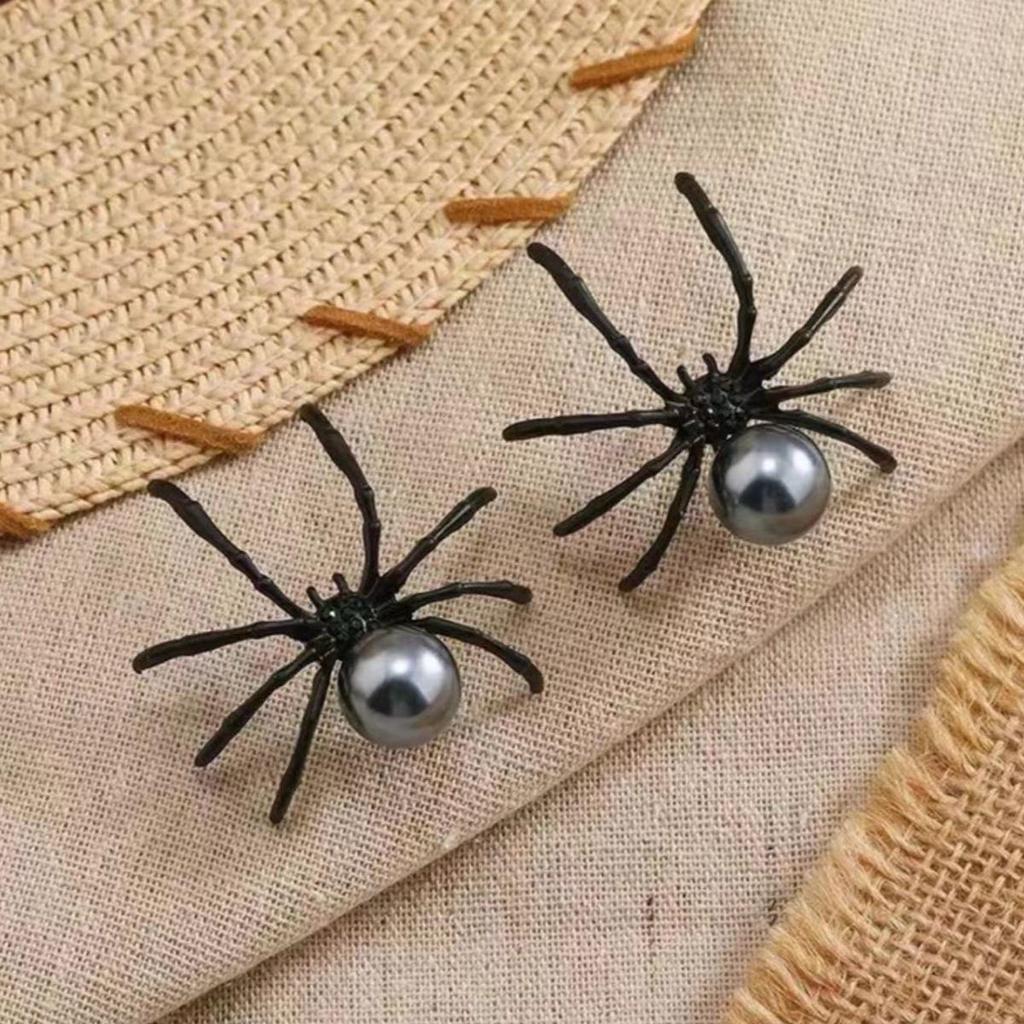 Retro Punk Hepburn Style Black Spider Pearl Earrings for Halloween