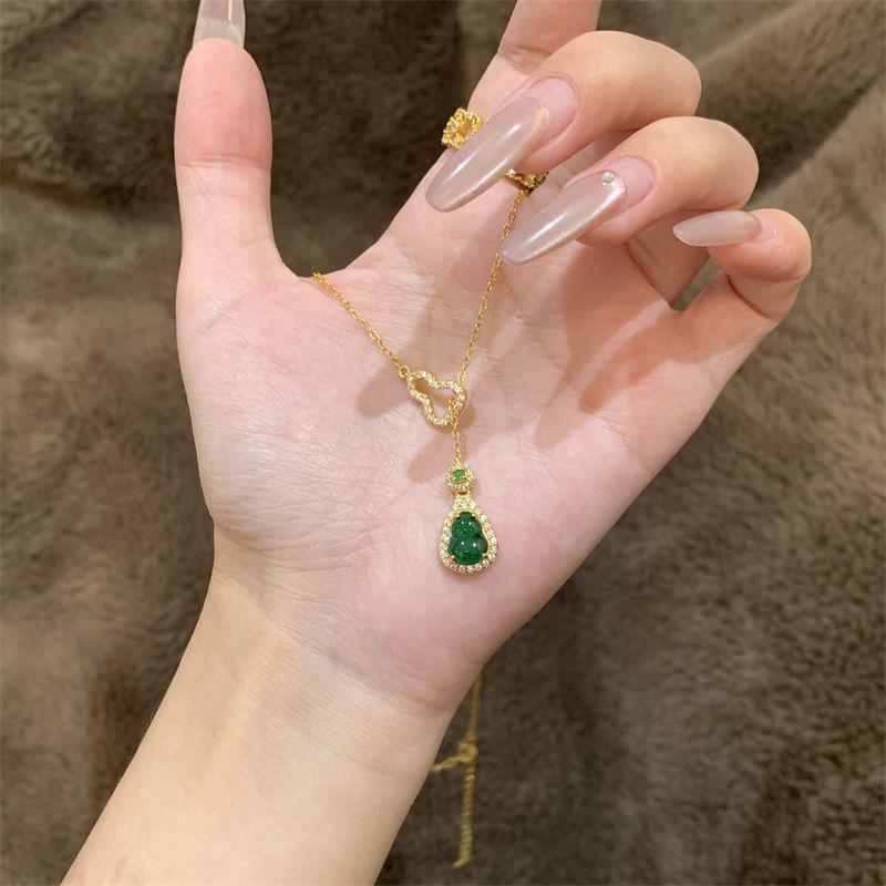 Retro High-End Diamond-Inlaid Hollow Gourd Choker Necklace for Women – Versatile Light Luxury Fashion Clavicle Chain