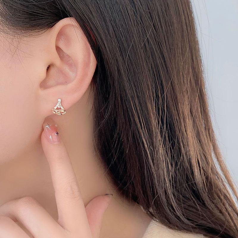 Fan-shaped Pearl Earrings Are Small and Simple and Niche Designs Everyday and Versatile Fashion