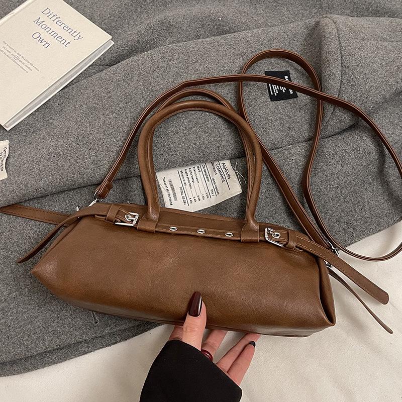 

2025 new Korean version niche locomotive style retro baguette bag personality trend versatile high sense messenger women s bag
