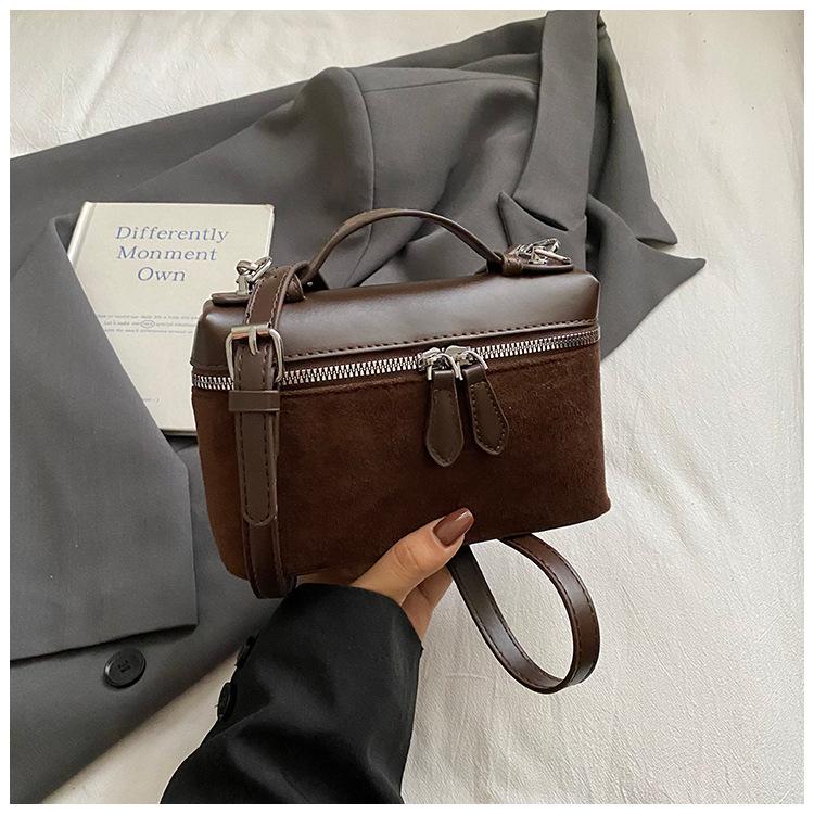

Korean version niche ins retro portable small bag women s 2025 new fashion super fire box bag shoulder messenger bag