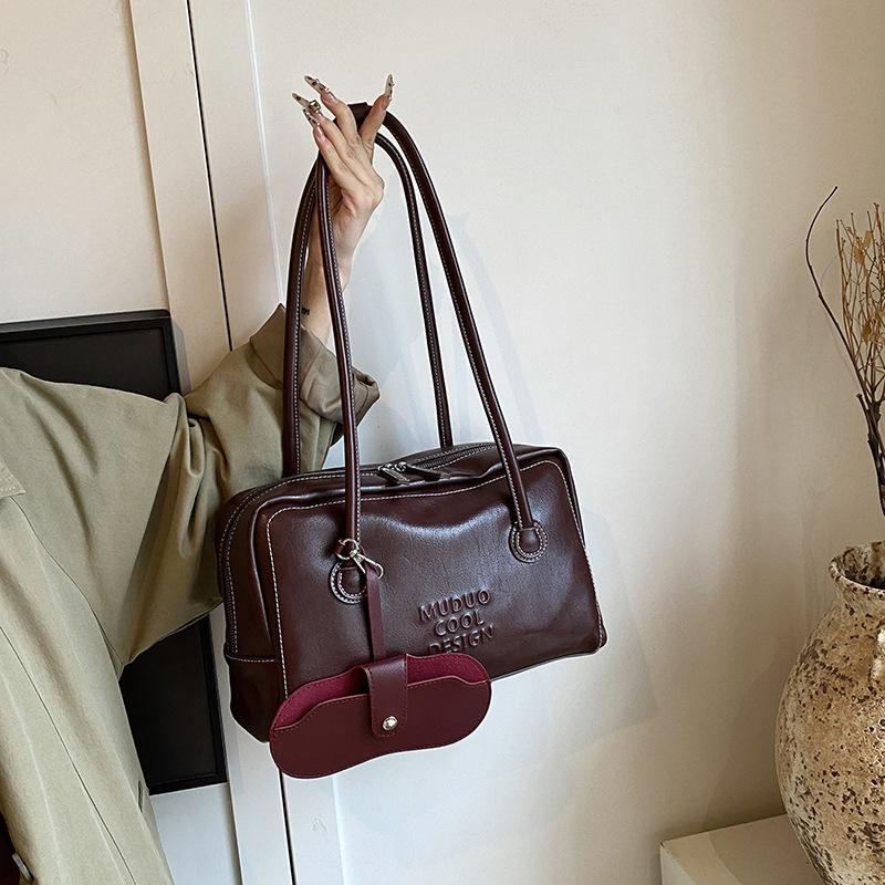 Fashion Handheld Bowling Handbag for Women New Shoulder Large Capacity Commuting Leisure Underarm Bag CLE