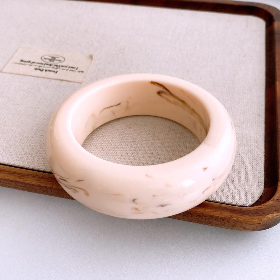 European and American Beige Irregular Geometric Resin Bracelet Light Luxury Temperament Bracelet Retro Exaggerated Jewelry Women