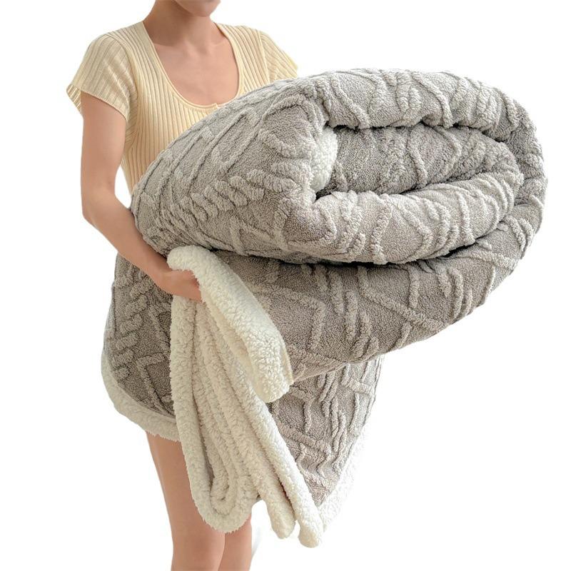 Velvet Taffeta Double-Layer Fleece Winter Blanket Quilt Cover for Office Nap