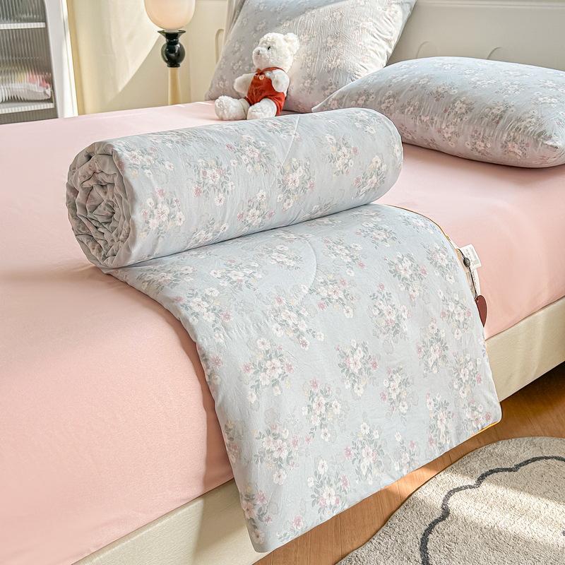 Double Layer Gauze Summer Quilt: Soft, Machine Washable, Class A for Mother and Baby
