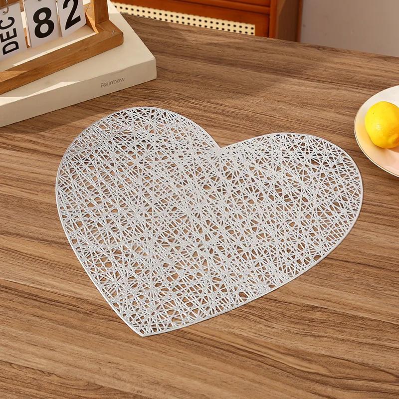 Wedding Heart Shaped Centerpiece Mat Hollow Reusable Placemat Hot Gold Placemat Fashion Coaster Heat Resistant Heart Placemat