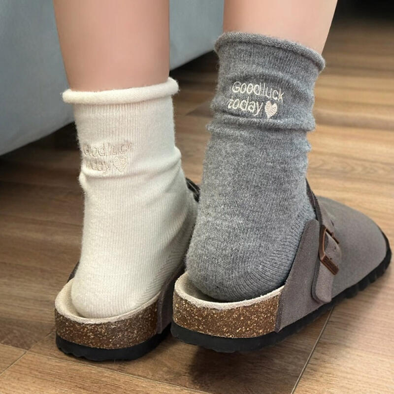 Maret Women s Good Luck Lucky Dol Dol Lettering Socks R276 white