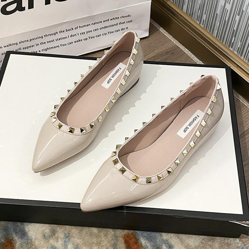 Thick-soled evening wind soft leather inner height increase new niche year rivet French shallow mouth 2025 pointed single shoes women's ladyshoes nigh