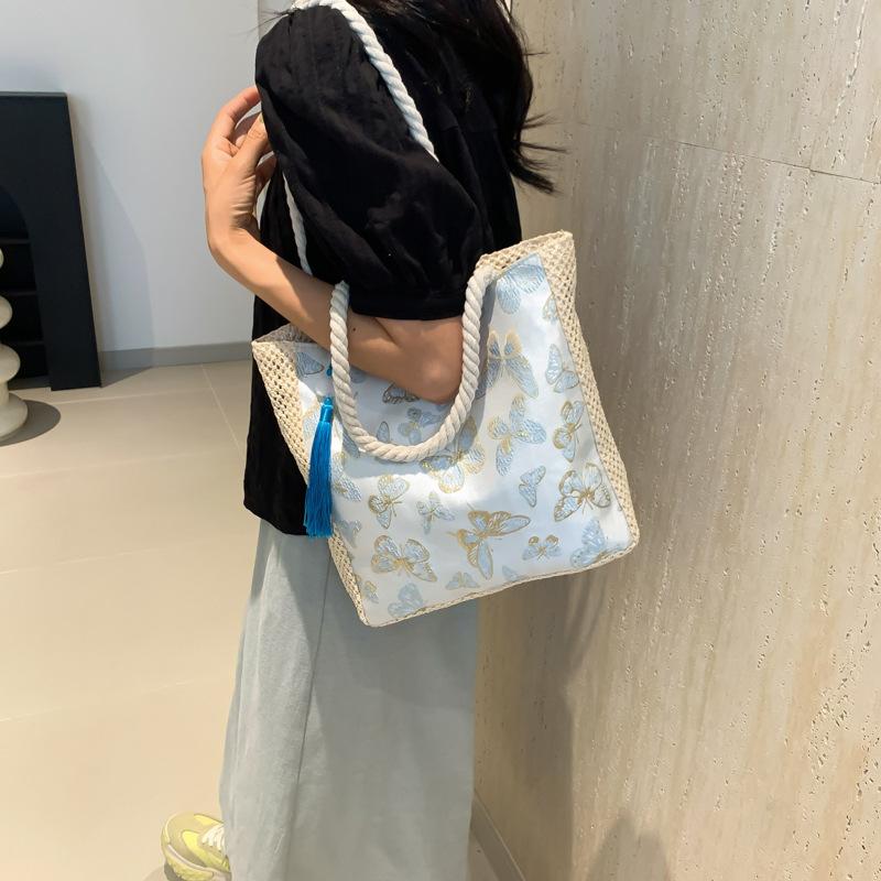 New Beautiful and Personalized Casual Commuting Tote Bag Simple Large Capacity Bag Women's Summer New Chinese Shoulder Bag