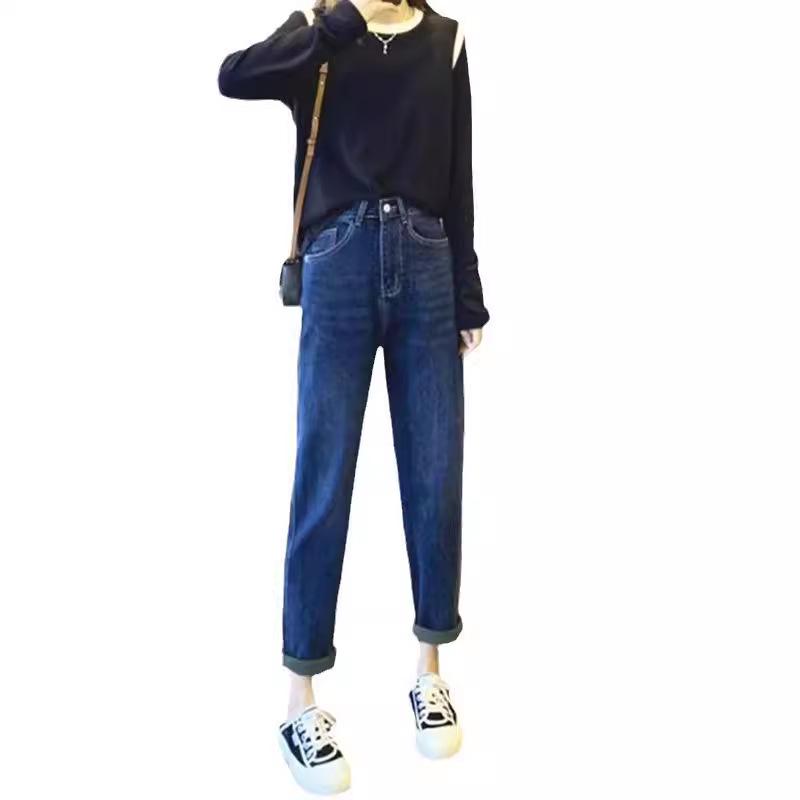 Women's Thickened Velvet Harem Jeans: Straight, Loose, Slim Fit for Autumn/Winter 2025