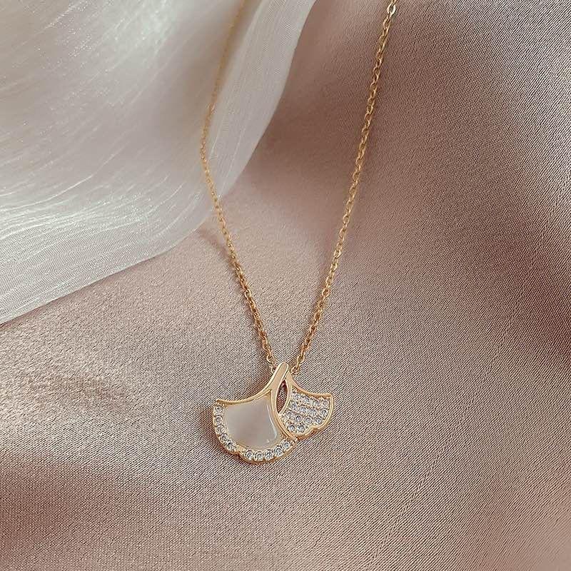 

Ожерелье из титана Three Lives Apricot Ginkgo Leaf - Роскошная подвеска на ключицу