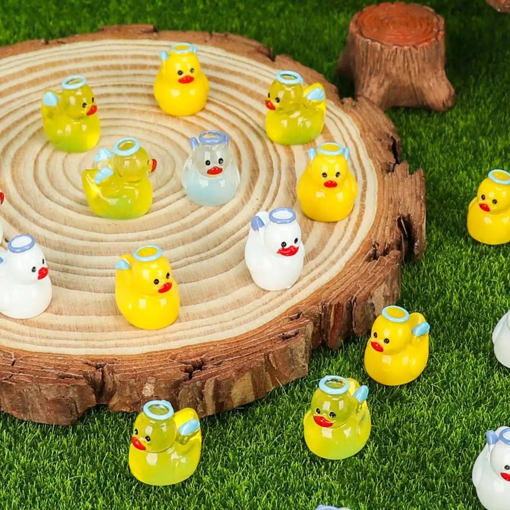10 / 20pcs Cute Mini Resin Ducks Tiny Angel Duck Compact Plastic Miniature Random Color Animals Figures Ideal for Garden Decoration