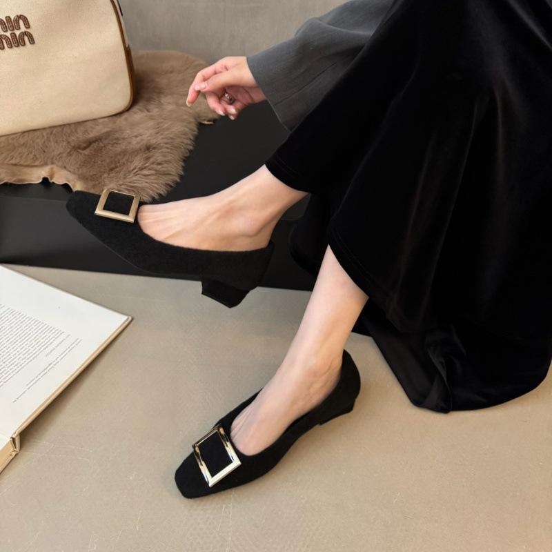

Metal square buckle light mouth single shoes women s 2025 autumn and winter new thick heel low heel square head commuting Mary Jane shoes Doudou shoes 40 чёрный